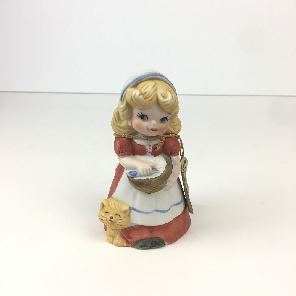 Vintage Adorabelles Girl Laundry w Orange Cat‎ Bell